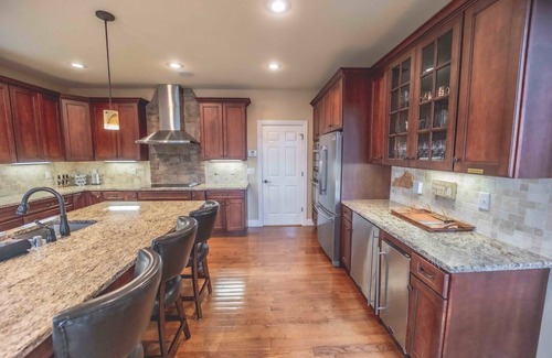 Bronston Casa | Luxury Lakefront, Hot Tub, Firepit, 5bdrm, Game Room & Boat Rental-Sleeps16