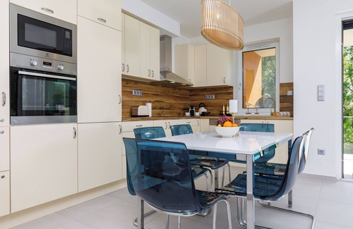Balatonfuzfo Apartamento | Luxury Lakefront Hideaway – Nature at Your Doorstep BLUE4 Apartment-Balatonfűzfő