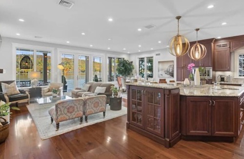Frankford Casa | Luxury Lakefront Lodge with a Million Dollar View