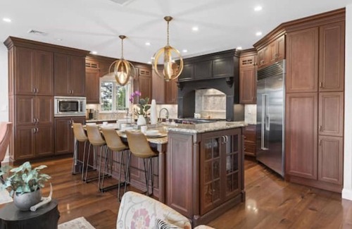 Frankford Casa | Luxury Lakefront Lodge with a Million Dollar View