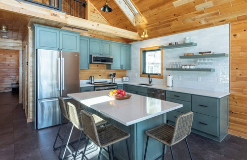 Northwoods Beach Cabina | Luxury Lakefront Northwoods Home on LCO - 20min from Hayward