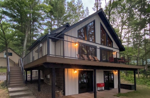 Northwoods Beach Cabina | Luxury Lakefront Northwoods Home on LCO - 20min from Hayward