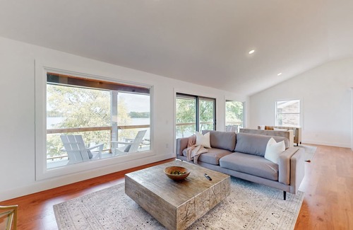 Mount Juliet Cabina | Luxury Lakefront Retreat in Mt. Juliet TN
