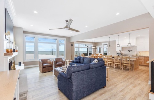 Riverside Casa | Luxury Lakefront Private Pool House, Hot Tub
