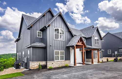 Kimberling City Casa | Luxury Lakefront Villa w/FREE kayaks, pools, shuffleboard, Mini golf and more!