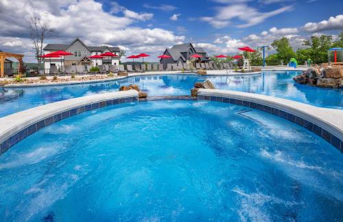 Kimberling City Casa | Luxury Lakefront Villa w/FREE kayaks, pools, shuffleboard, Mini golf and more!