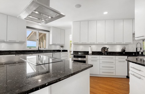 Sunrise Beach Casa | Luxury Lakefront Home-Heated Pool, Fireplace & Hot Tub