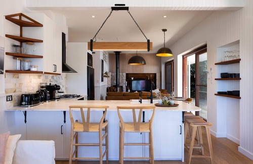 Wallis Lake Casa | Luxury Lakefront Villa & Barn.
