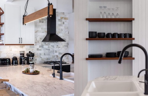 Wallis Lake Casa | Luxury Lakefront Villa & Barn.