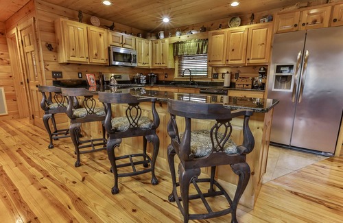 Ellijay Cabina | Luxury Lakeside Lodge ✨ - Hot Tub, Game Room, Sleeps 13