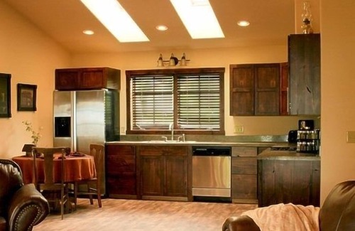 Rexford Cabina | Luxury Lakeview Cabin, Lake Koocanusa Dock & Beach-2 Minutes