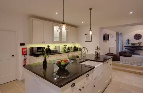 Milton Abbas Casa | Luxury Large Five Bedroom Family House Sleeps 10