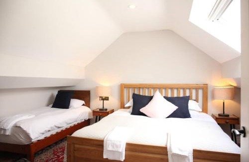 Bailliesmill Casa | Luxury Large Group Accommodation with Hot Tub