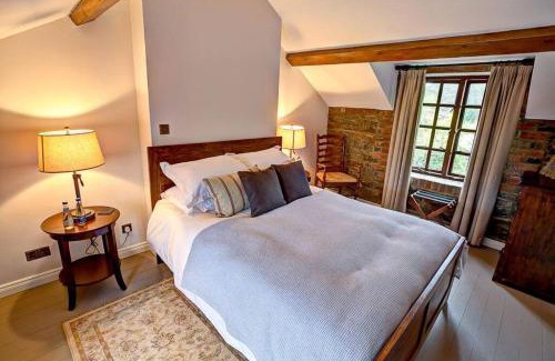 Bailliesmill Casa | Luxury Large Group Accommodation with Hot Tub