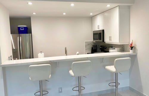 Leeward Settlement Condominio | Luxury Large Leeward Condo - walk to the beach