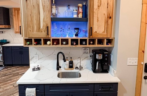 Corbin Casa | Luxury Laurel Lake Retreat-Private Home Near Holly Bay w Fishing Pond EV CHARGER