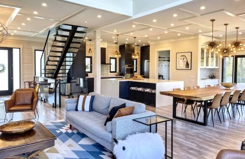 Cressy Casa | Luxury Lilac Lakehouse: 4 Suites