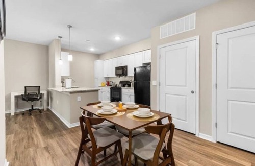 Melbourne Condominio | Luxury Living: 1BR Condo w/ Resort-Style Amenities