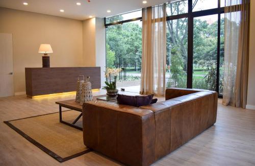 Antiguo Country Apartamento | Luxury Living Across from El Virrey Park 301