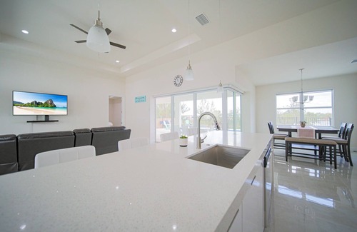 Diplomat Casa | Luxury Living at Cape Coral-Heated Pool 3 Bedroom-3 Bathroom-Fresh Water Canal.