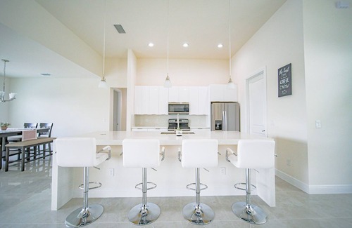Diplomat Casa | Luxury Living at Cape Coral-Heated Pool 3 Bedroom-3 Bathroom-Fresh Water Canal.