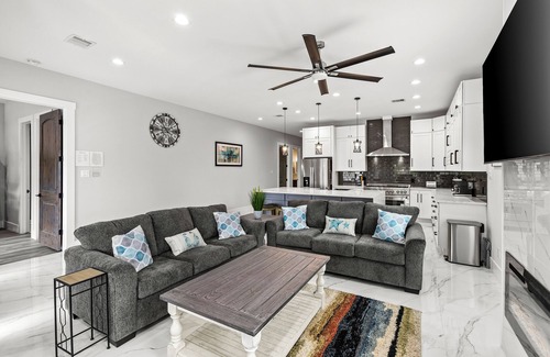 El Lago Casa | Luxury Living at Seabrook Escape with an Outdoor Oasis!