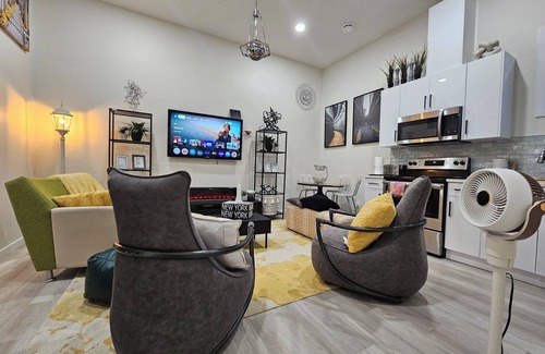 Southeast Edmonton Casa | LUXURY LIVING, HAPPY VIBES L.L.H.V