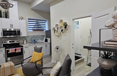 Southeast Edmonton Casa | LUXURY LIVING, HAPPY VIBES L.L.H.V