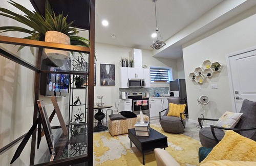 Southeast Edmonton Casa | LUXURY LIVING, HAPPY VIBES L.L.H.V