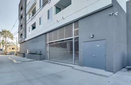 North Park Apartamento | Luxury Living in N Park, 2BR, King Beds, Parking