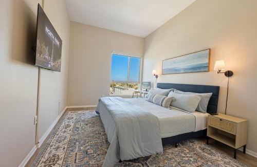 North Park Apartamento | Luxury Living in N Park, 2BR, King Beds, Parking