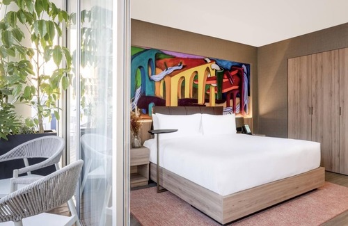 Hipódromo Hotel | Luxury Living: Explore El Pendulo from Our Contemporary Abode!