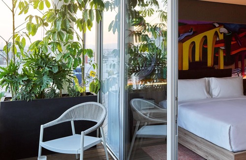 Hipódromo Hotel | Luxury Living: Explore El Pendulo from Our Contemporary Abode!