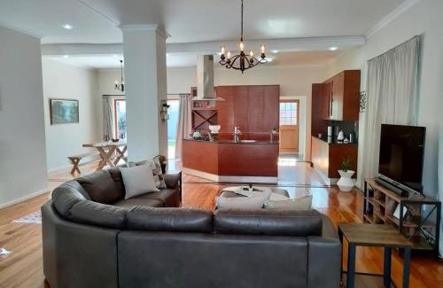 Port Elizabeth Casa | Luxury Living On Westview