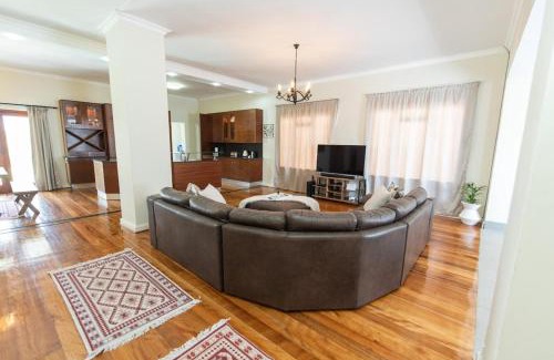 Port Elizabeth Casa | Luxury Living On Westview