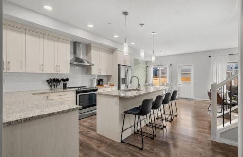Northwest Calgary Casa | Luxury Living with BBQ, 2 Car Garage, Central AC, Free Banff Entry Pass