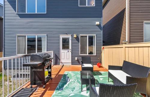 Northwest Calgary Casa | Luxury Living with BBQ, 2 Car Garage, Central AC, Free Banff Entry Pass