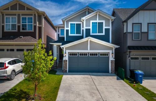 Northwest Calgary Casa | Luxury Living with BBQ, 2 Car Garage, Central AC, Free Banff Entry Pass