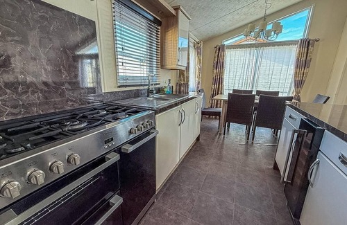 Felixstowe Casa | Luxury platinum lodge at Suffolk Sands Holiday Park ref 45009MV
