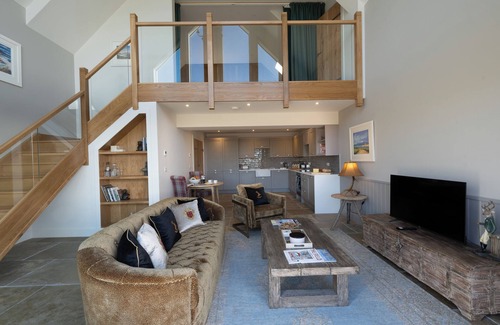 Murthly Otro | Luxury Lodge for 22 People With hot tub