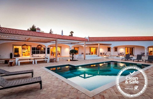 Colinas Verdes Villa | Luxury Lodge in outskirts of Lagos