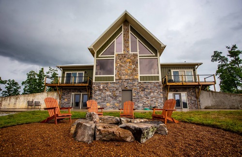 Winona Casa | Luxury Lodge with Ride-In-Ride-Out Location - WiFi - Sweeping Mountain Views
