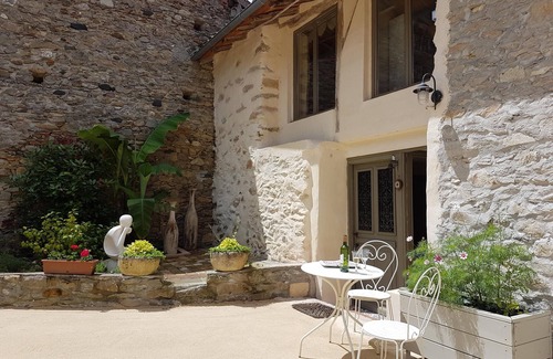 Soueich Apartamento | Un, granero con clase, moderno renovado en un antiguo pueblo francés