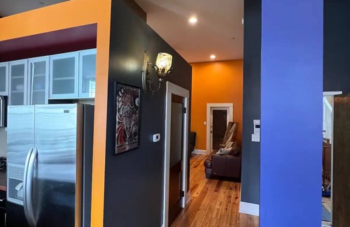 Central Business District Condominio | Luxury loft located in the heart of the Downtown Mobile Entertainment District