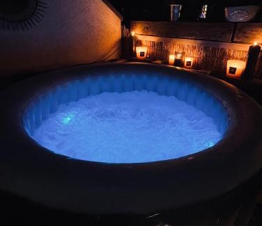 Stadtmitte Apartamento | Luxury Loft with Rooftop & Jacuzzi in City Center