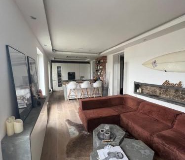 Stadtmitte Apartamento | Luxury Loft with Rooftop & Jacuzzi in City Center