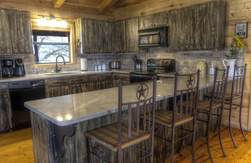 Rio Frio Cabina | LUXURY LOG CABIN #1 FRIO RIVER WATER FRONT