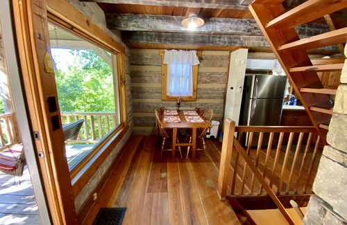 Dandridge Cabina | Log Cabin de lujo y 70 acres en el lago Douglas