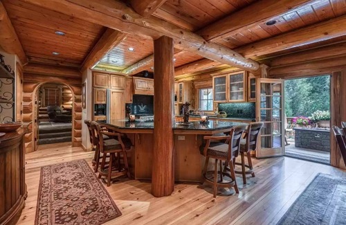 Bass Lake Cabina | Luxury Log Cabin Bass Lake, Air Conditioning, backup generator, no cleaning fees