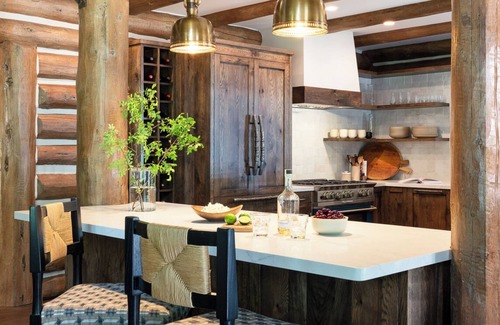 Hailey Casa | Luxury Log Cabin Near Bigwood River